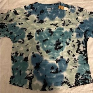 New with tags, womens pink shirt. Size is xl